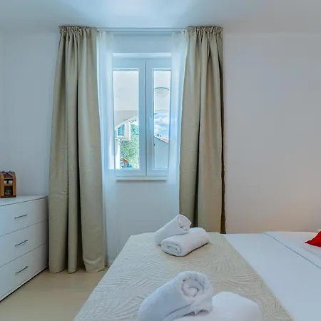 Apartment Lopari *