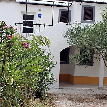 Lopari Apartment *